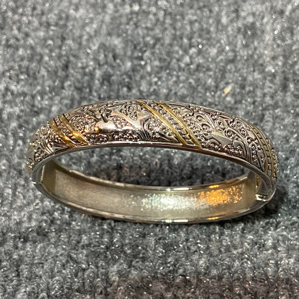 Vintage Silver Tone Etched Hinged Bangle Bracelet with Gold Tone Floral‎ Accents